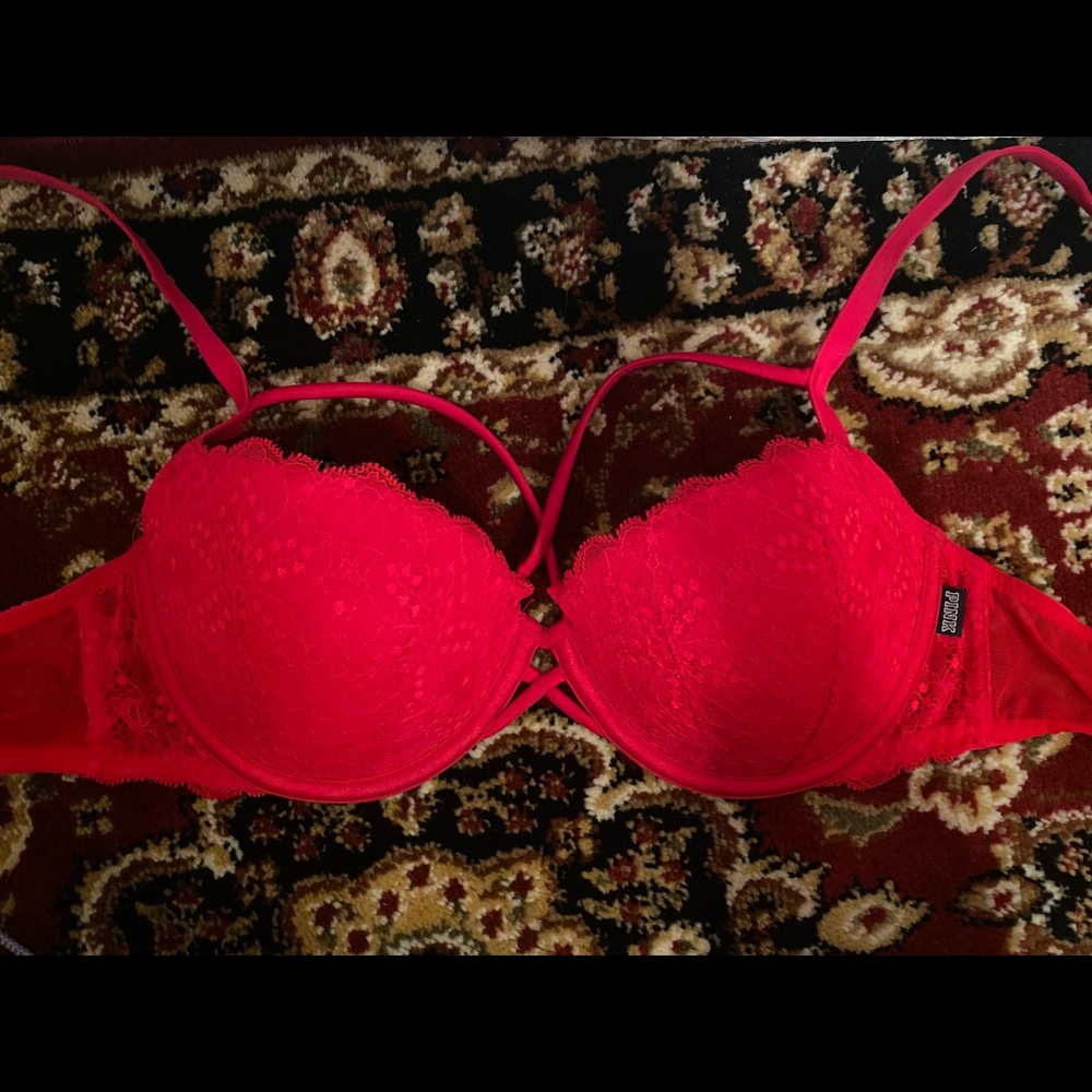Beautiful red bra w/ criss-crossed detail